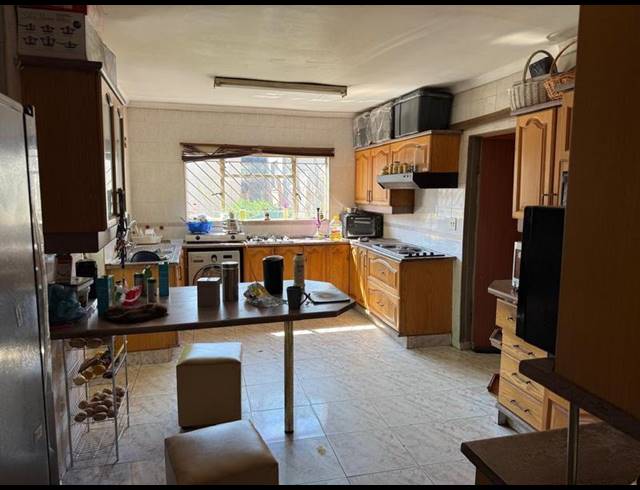 10 BEDROOM HOUSE FOR SALE IN ERASMIA
